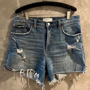 Abercrombie Curve Love high rise 4” denim short